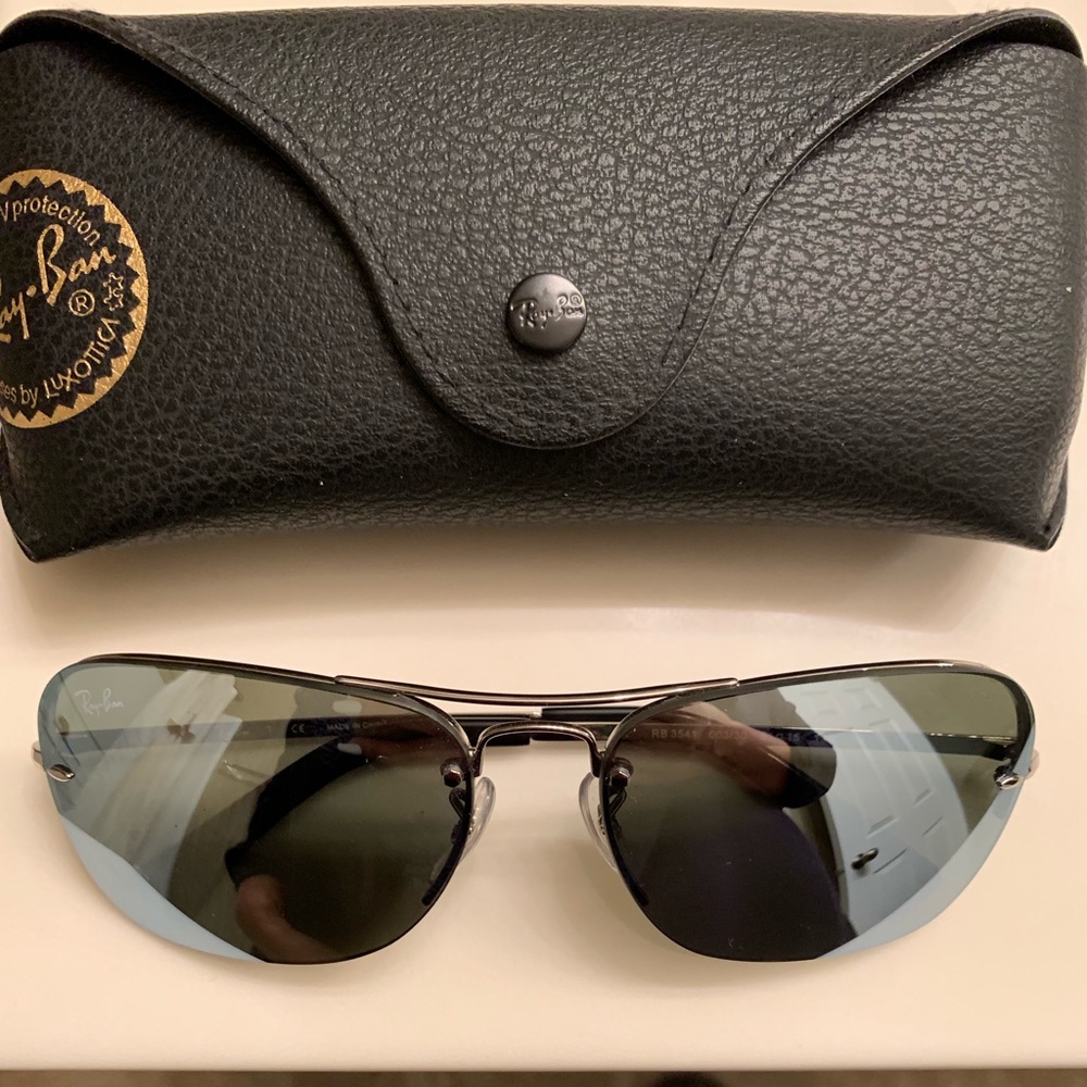 Ray Ban Mirrored aviator glasses
